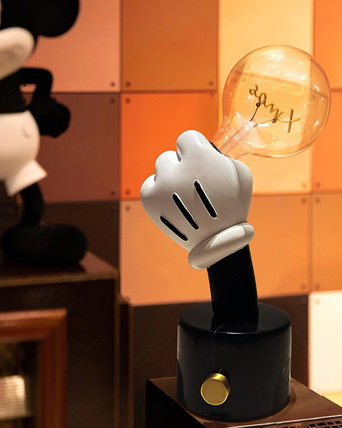 Cosoril tecknad bordslampa med handskar