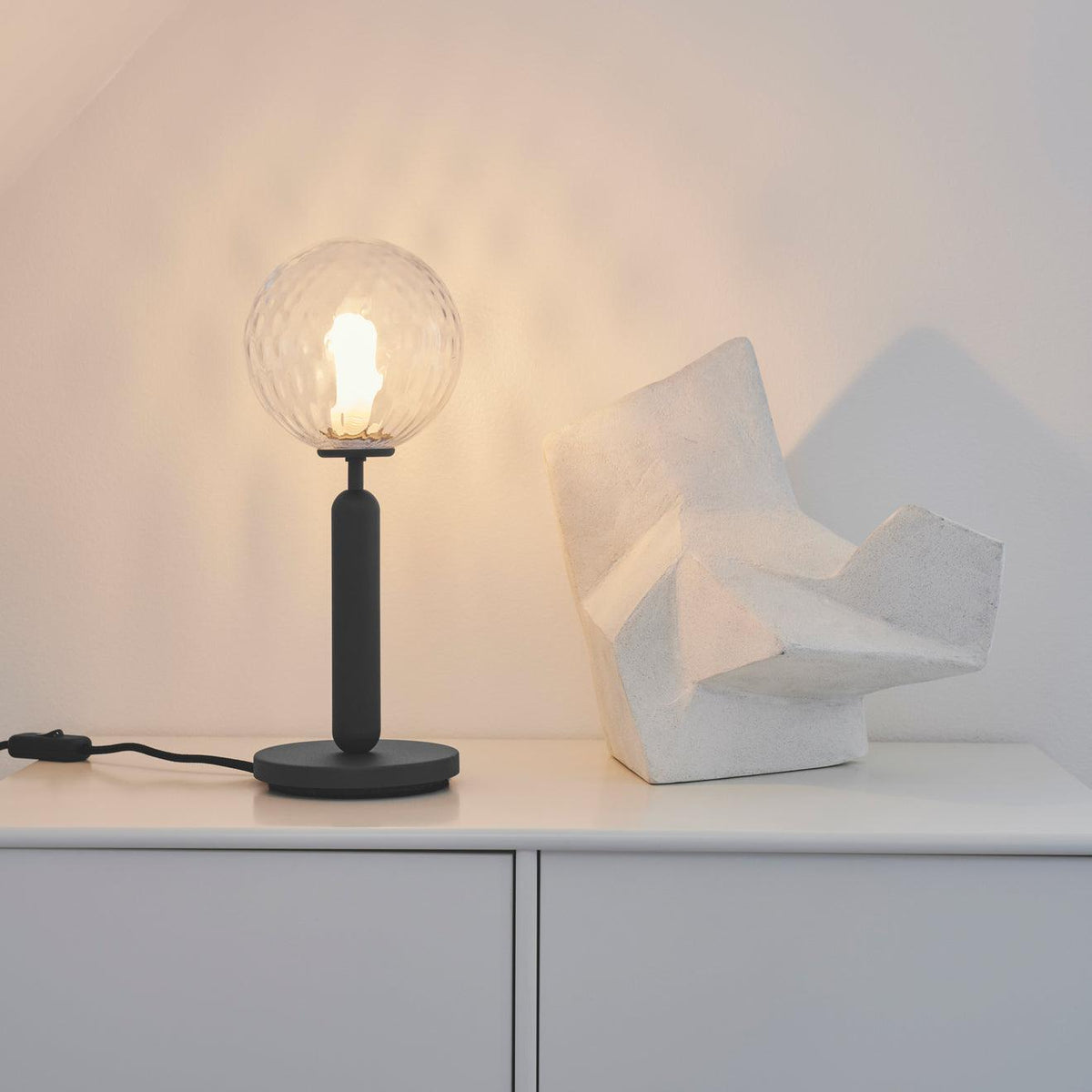 Eirelielle minimalistisk bordlampe i glas