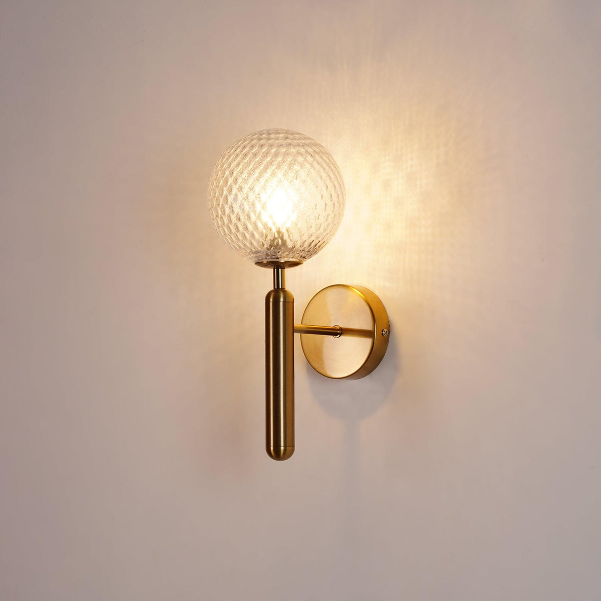 Luminária de parede Ilirila moderna e minimalista de latão e vidro