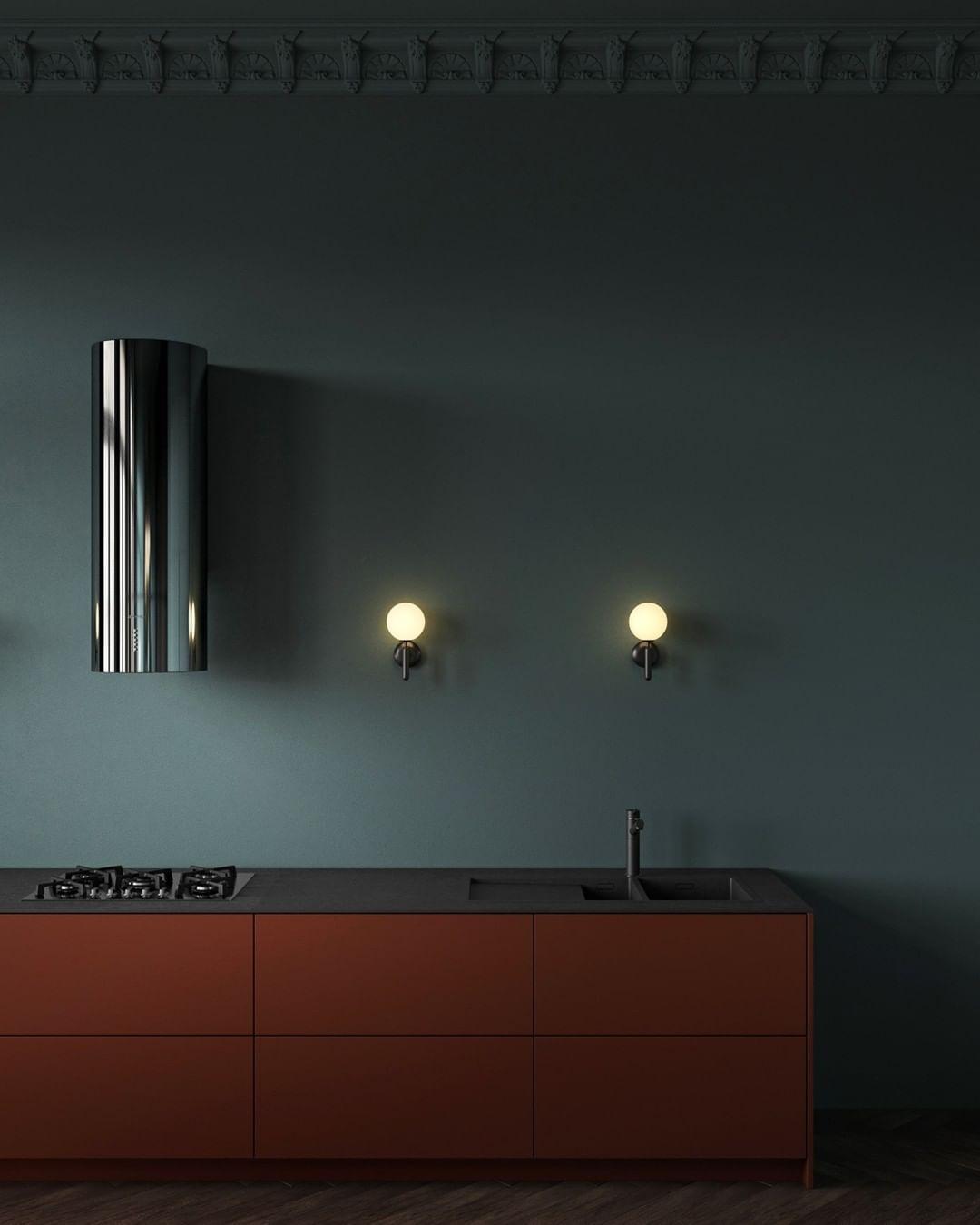 Kynlo vägglampa med stickpropp och glasklot, nordisk