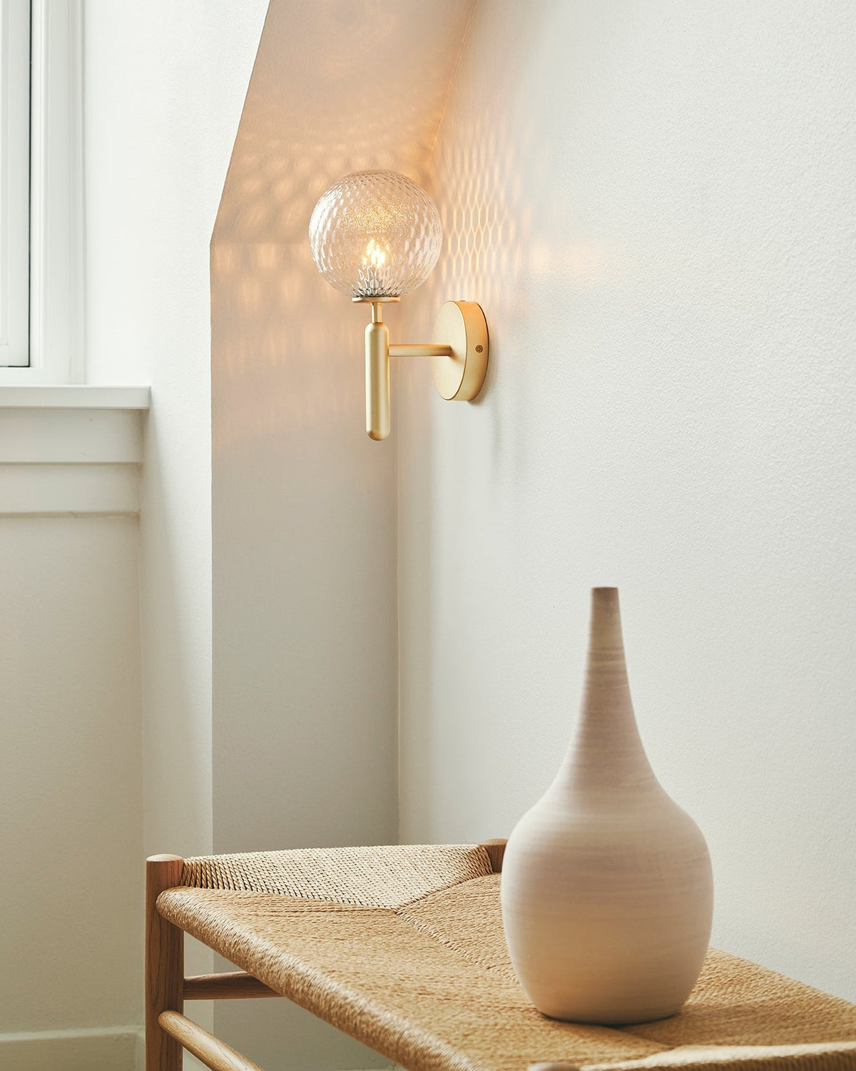 Luminária de parede Ilirila moderna e minimalista de latão e vidro