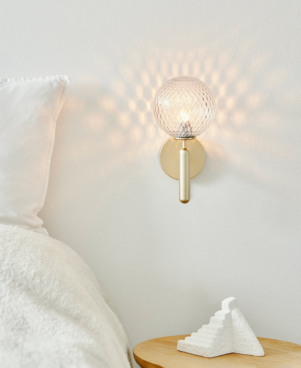 Luminária de parede Ilirila moderna e minimalista de latão e vidro