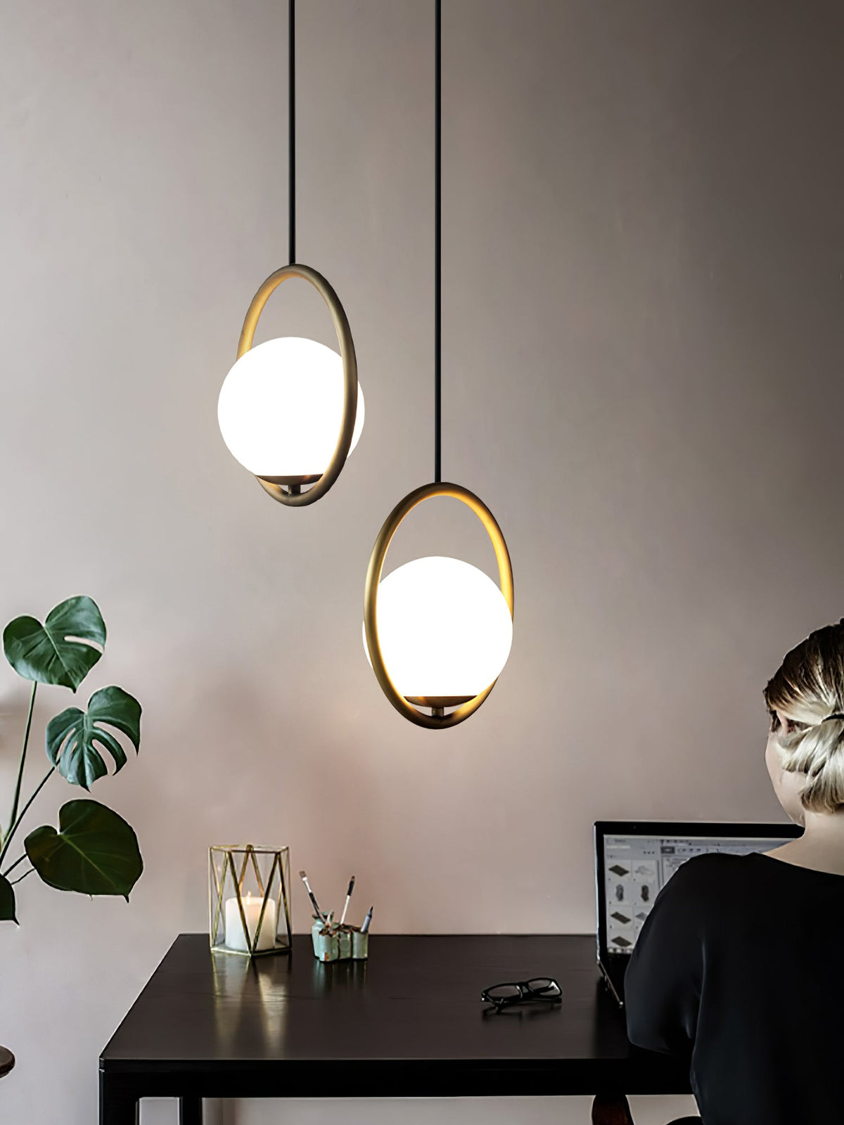 Sorveth moderne pendellampe i messing