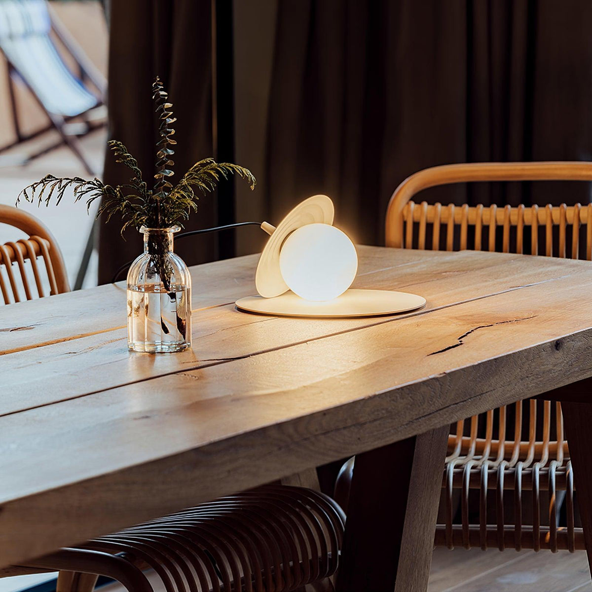 Cevenir kinetisk bordlampe i rotationsstøbt PE