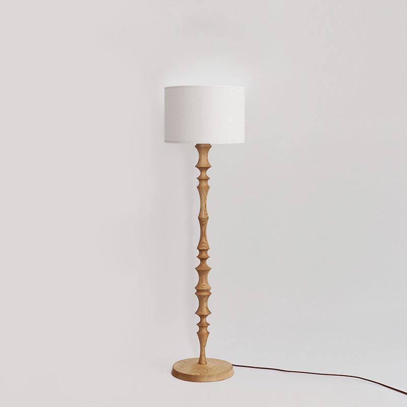 Vilten elegant gulvlampe i træ