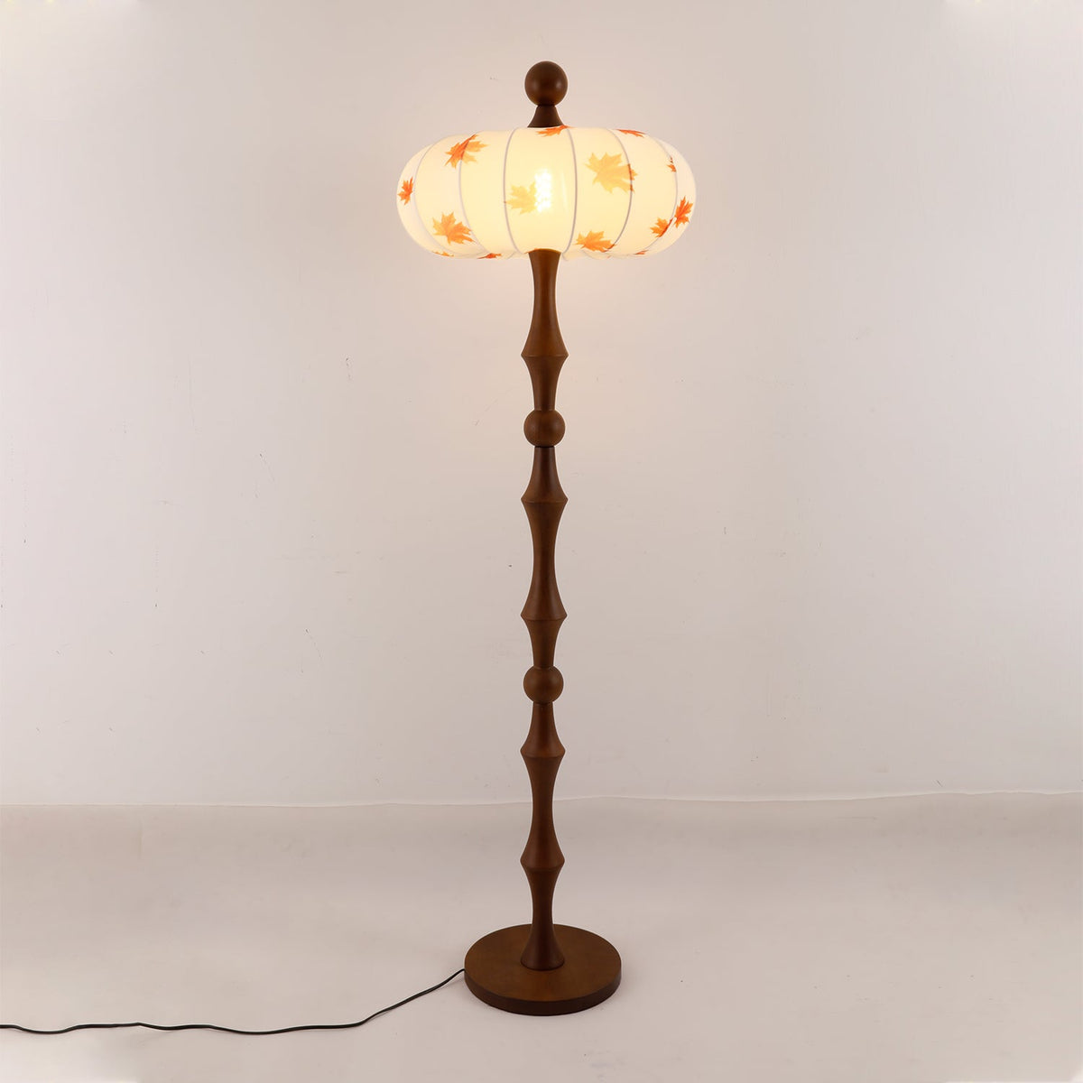Vintagegolvlampa i trä och tyg