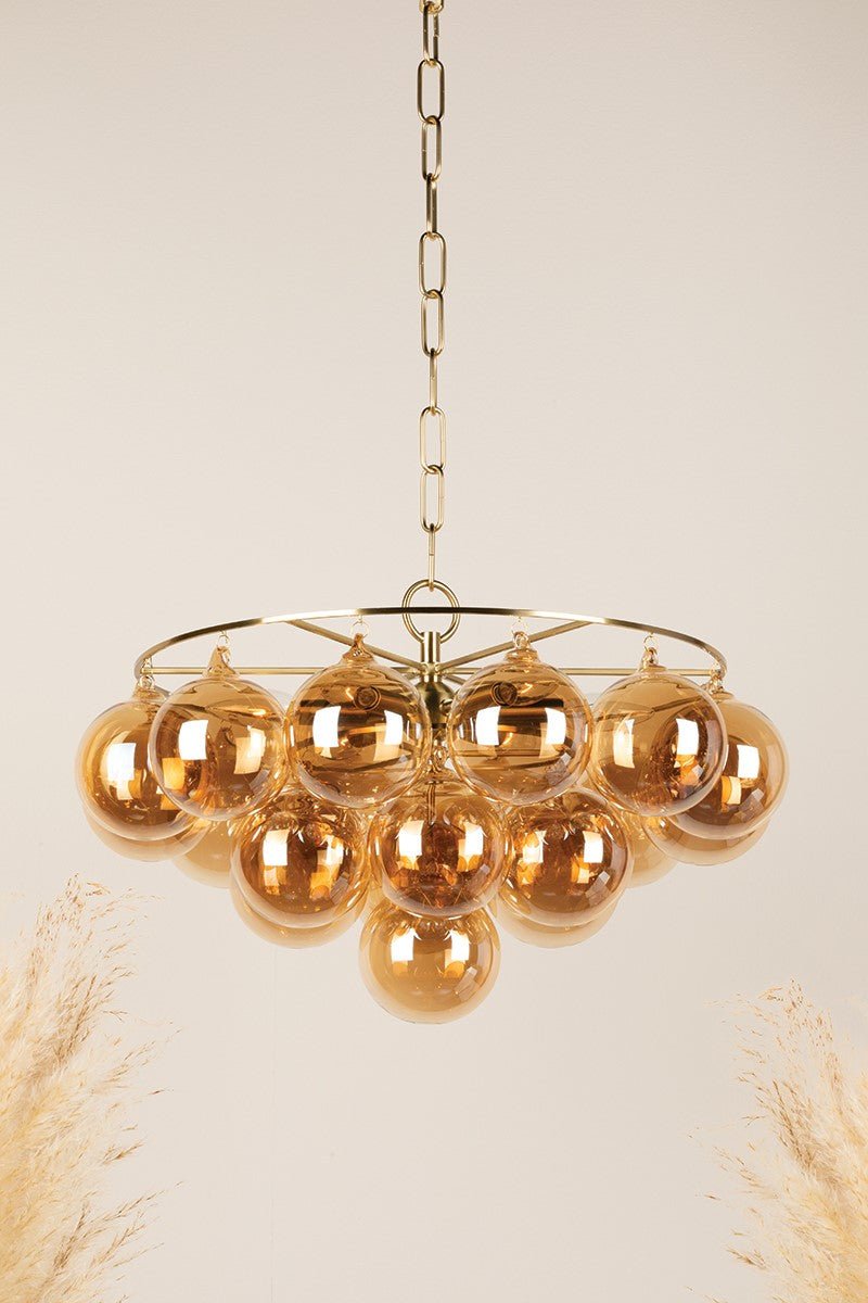 Candelabro Velineon, globo de vidro transparente, latão envelhecido, elegante