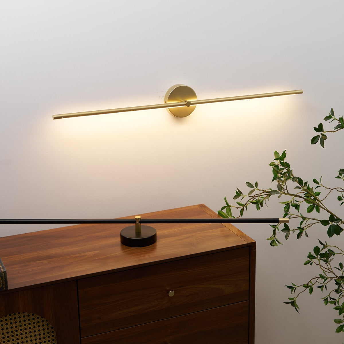 Minimalistisk modern linjär LED-vägglampa med stickkontakt
