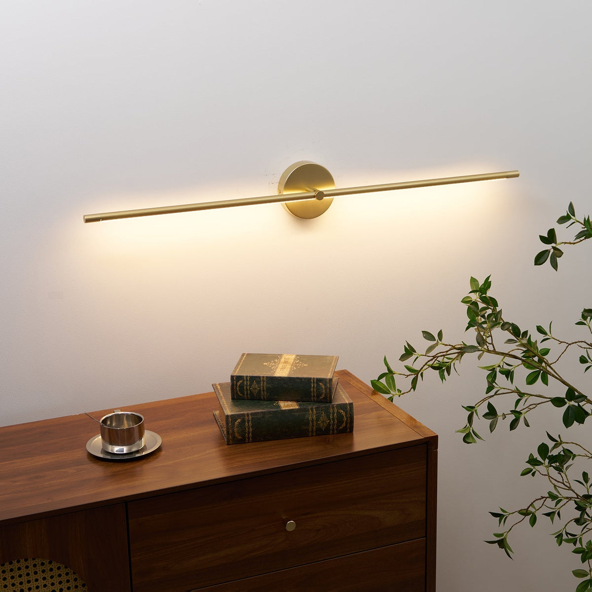 Minimalistisk modern linjär LED-vägglampa med stickkontakt
