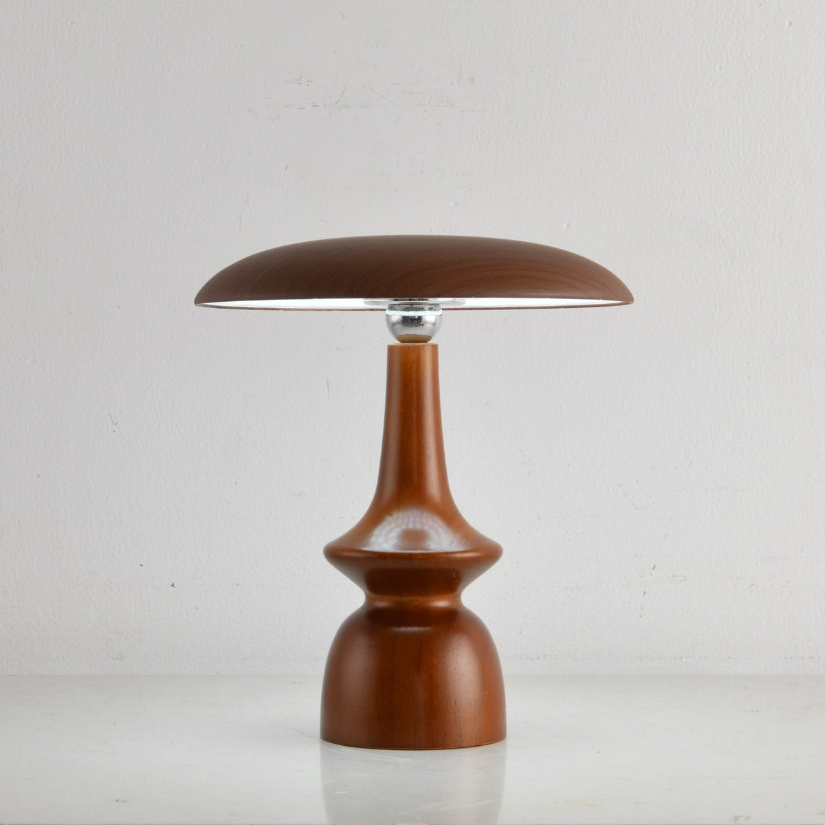 Orbis Vintage -puupöytävalaisin