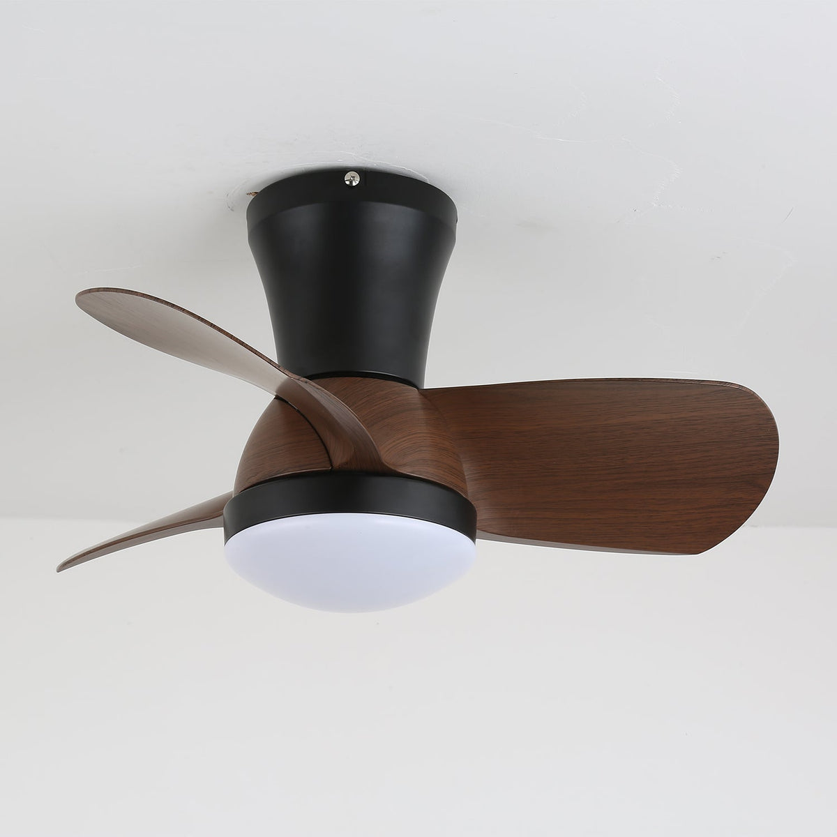 Ventoinha de teto com luz Aldaira em madeira moderna
