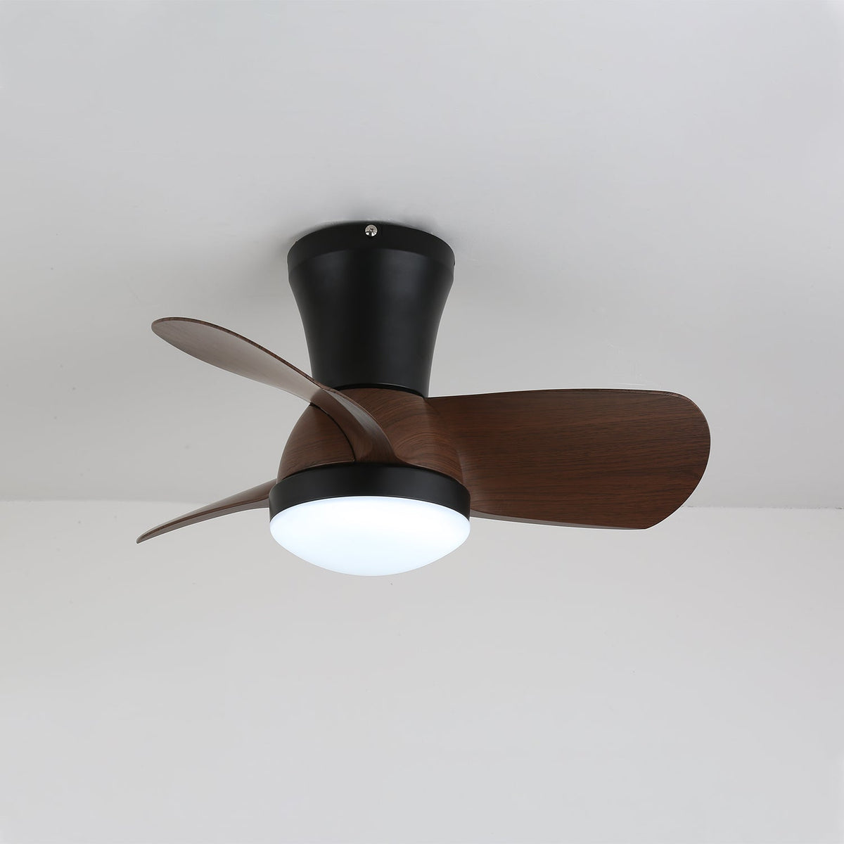 Ventoinha de teto com luz Aldaira em madeira moderna