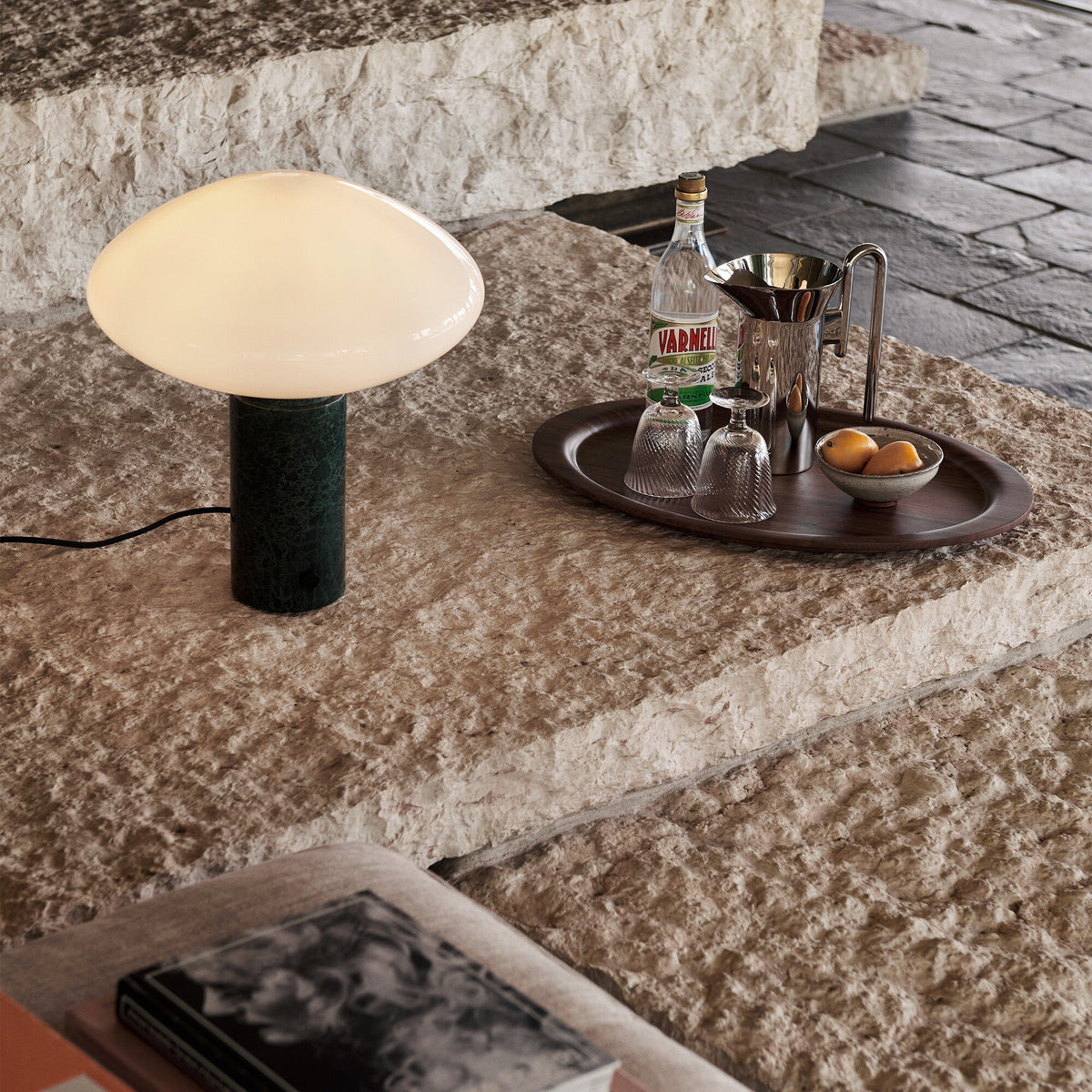 Lioralira Bordslampa med glasskärm och bas i grön marmor