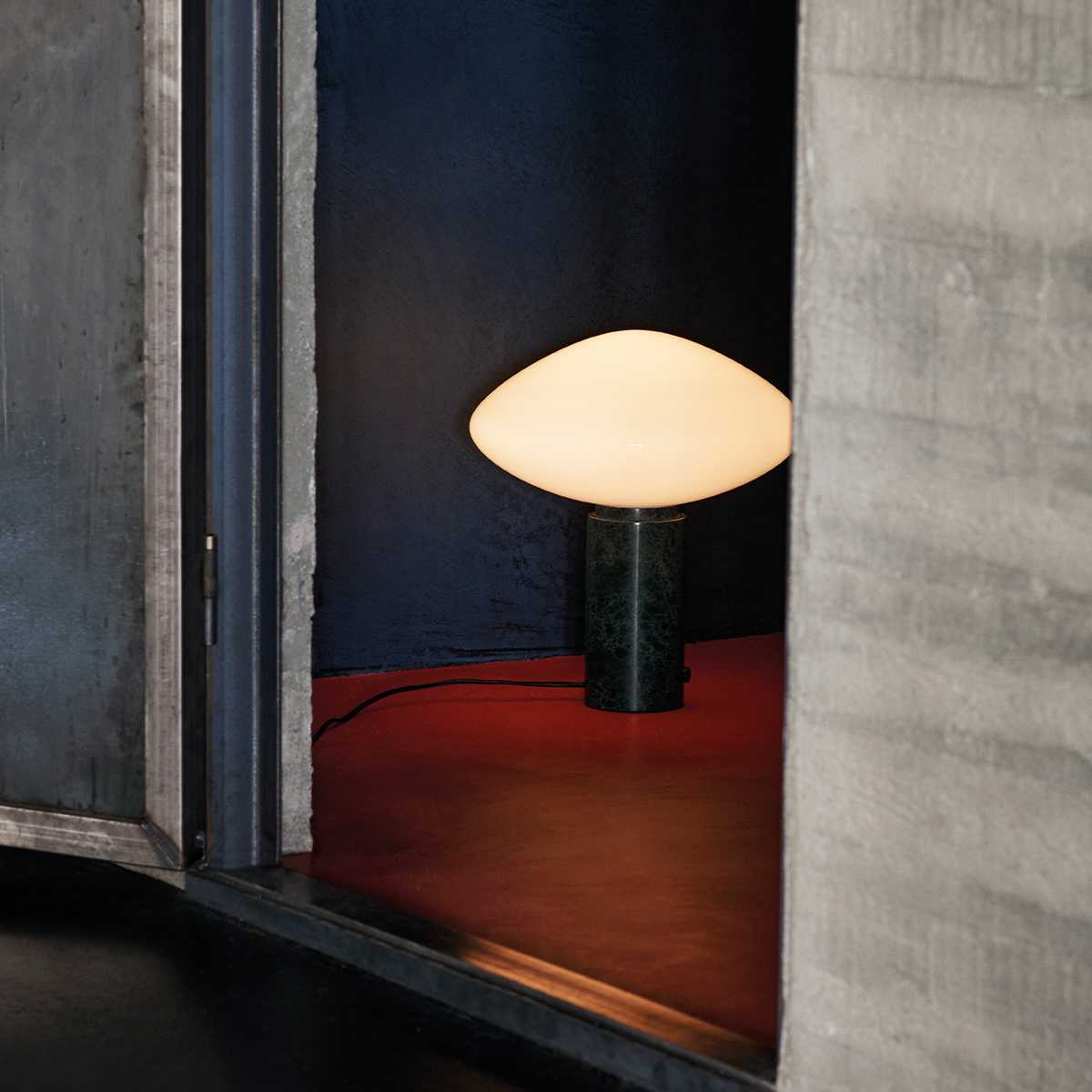 Lioralira Bordslampa med glasskärm och bas i grön marmor