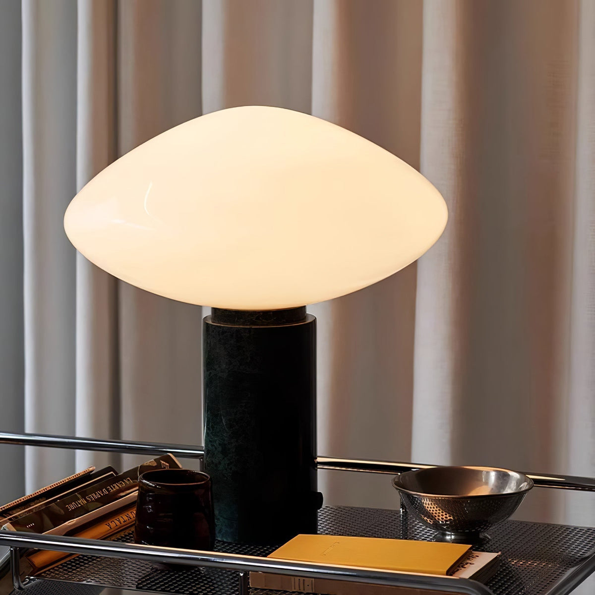 Lioralira Bordslampa med glasskärm och bas i grön marmor