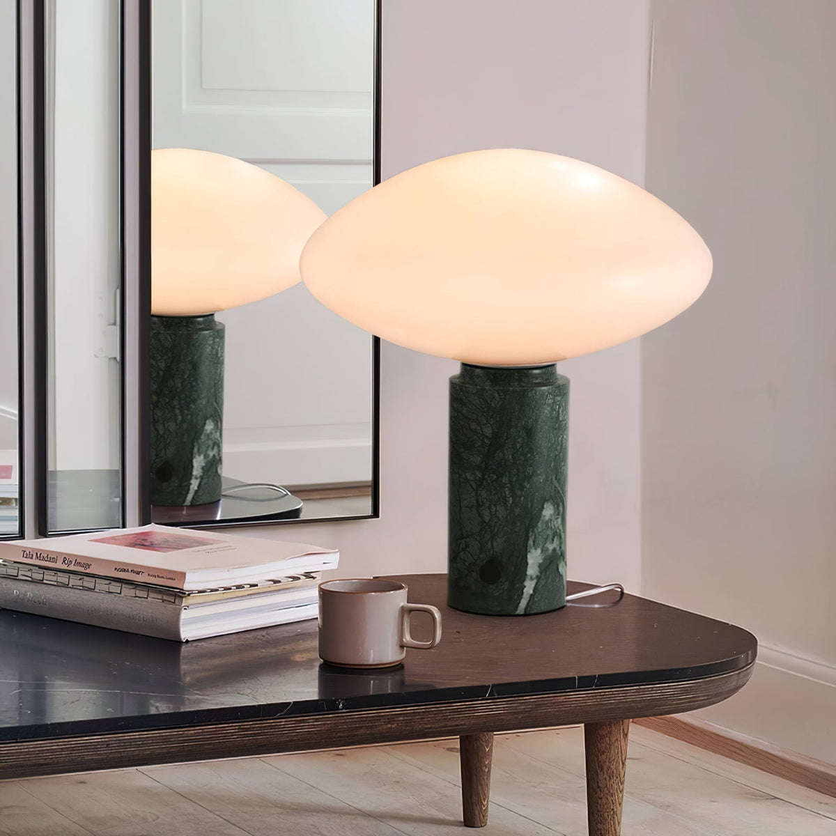 Lioralira Bordslampa med glasskärm och bas i grön marmor