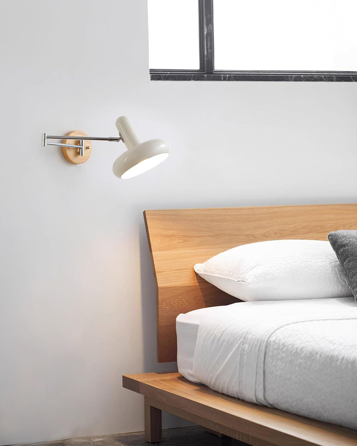 Vägglampa med svängbar arm, rundad skärm och dragkedja, modern retrostil