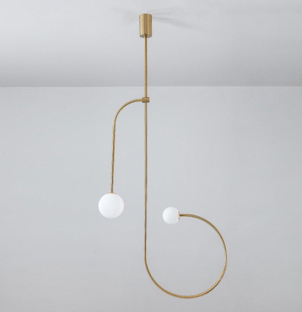 Candelabro Viraiseon móvel, preto e minimalista