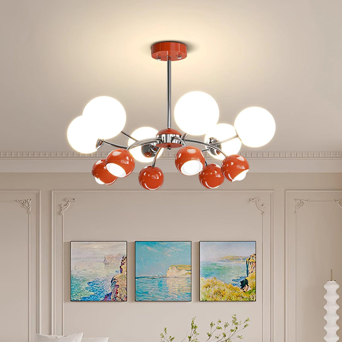 Eloria lysekrone med glaskuppel og kronbladsdesign, minimalistisk stemningsbelysning