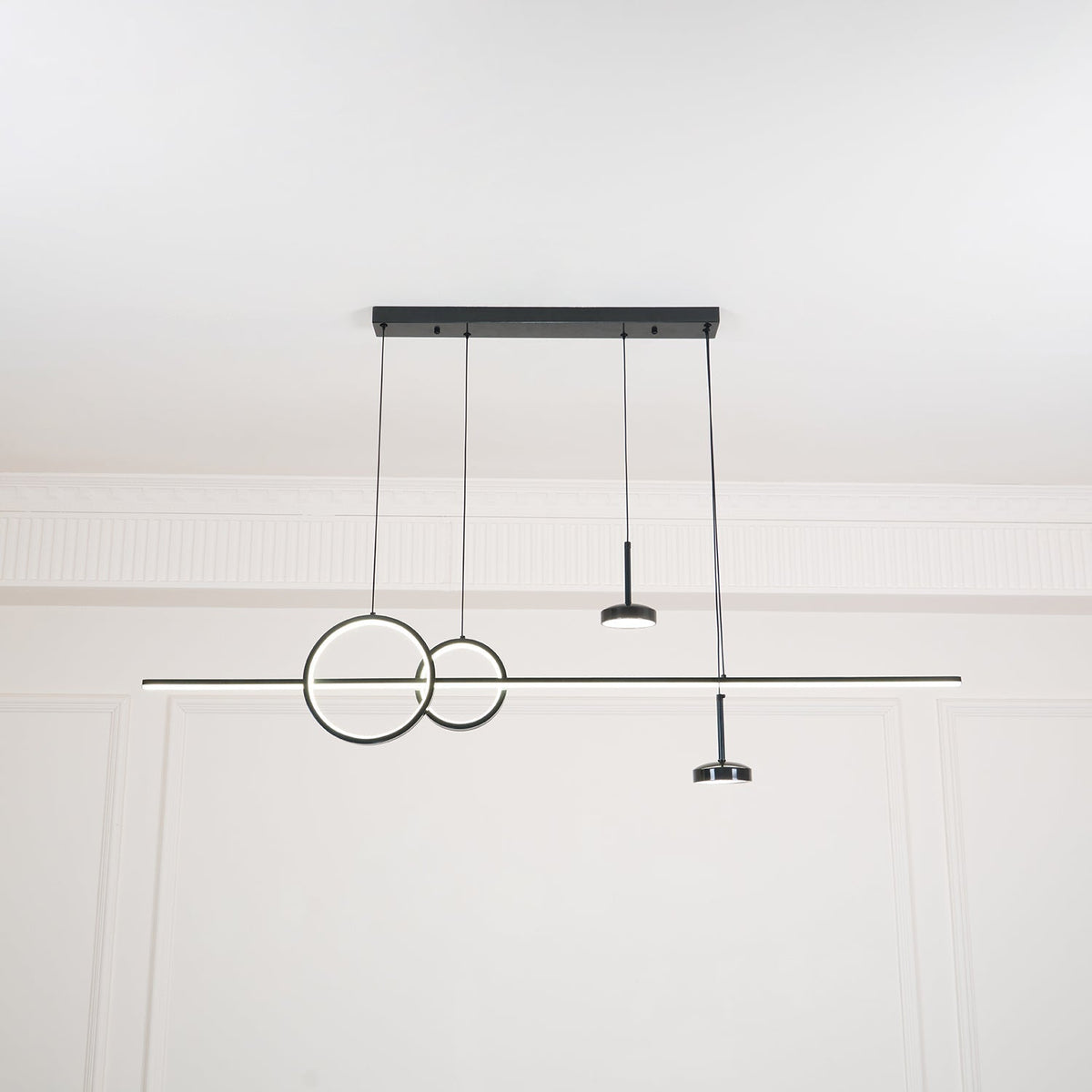 Tildas geometriske ringpendel minimalistisk
