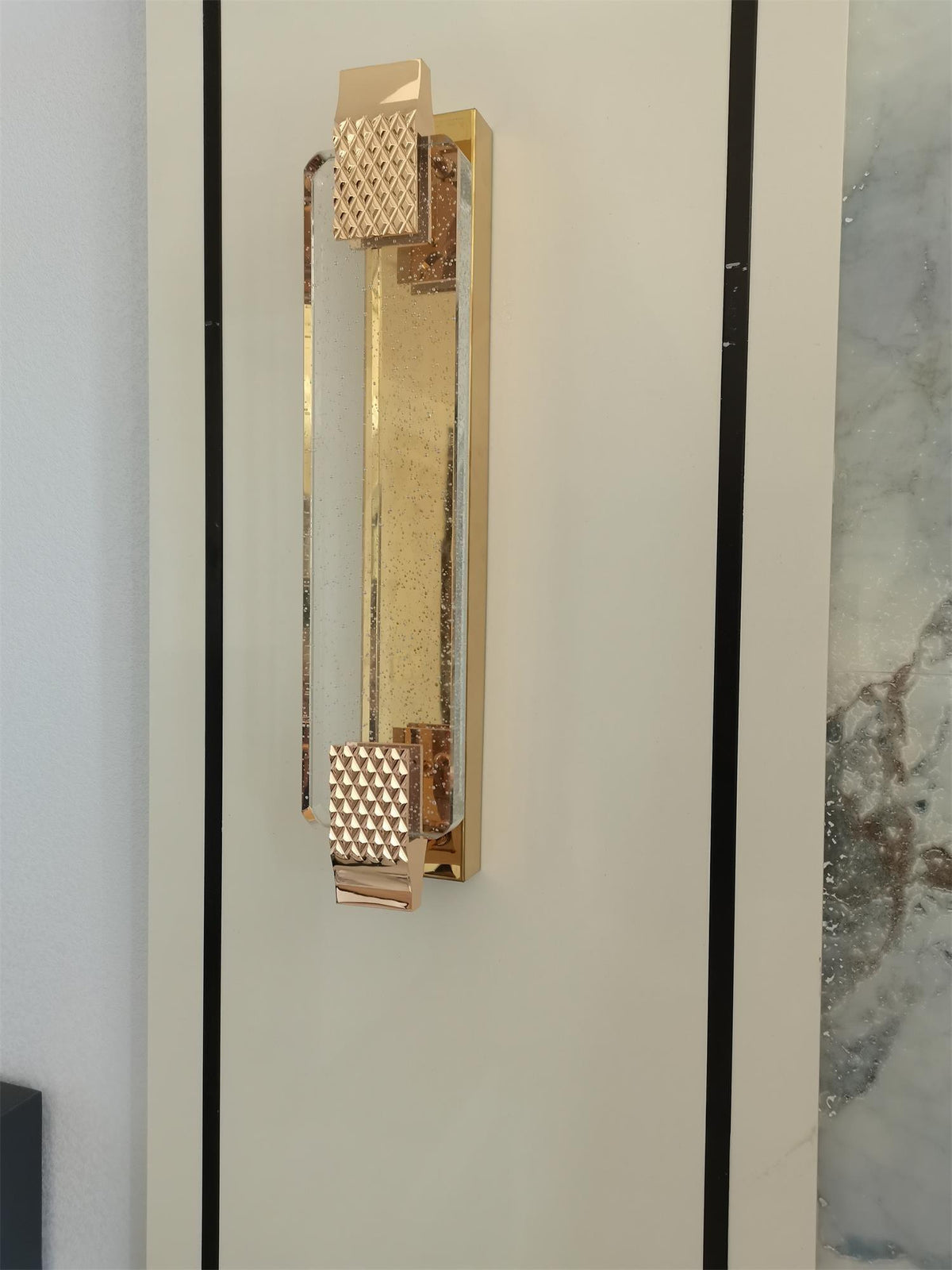 Tevan glamorös vägglampa i kristall