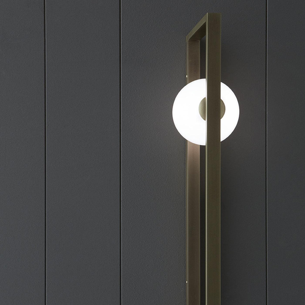 Etalarae moderni minimalistinen lasiseinävalaisin