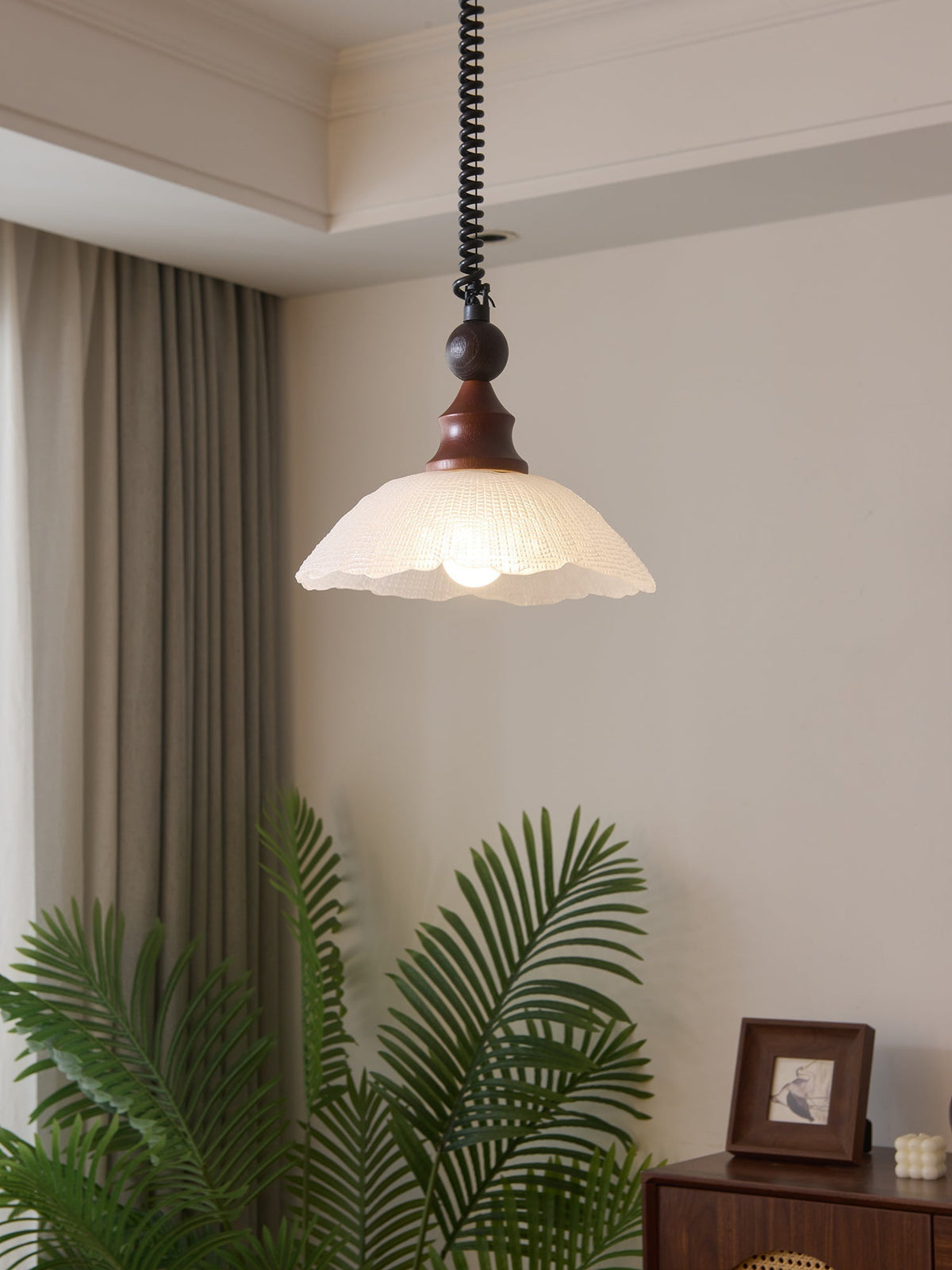 Nydoreth elegant vintage kunstnerisk pendellampe i træ
