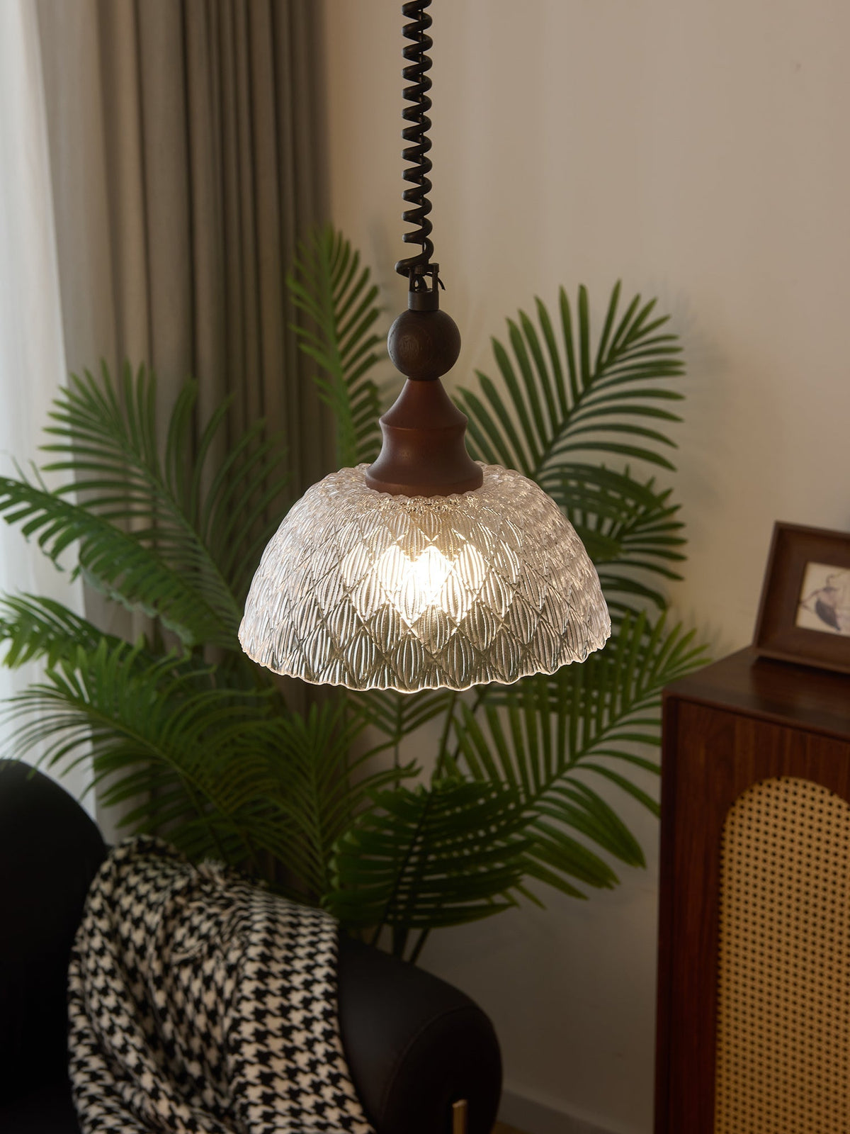 Nydoreth elegant vintage kunstnerisk pendellampe i træ