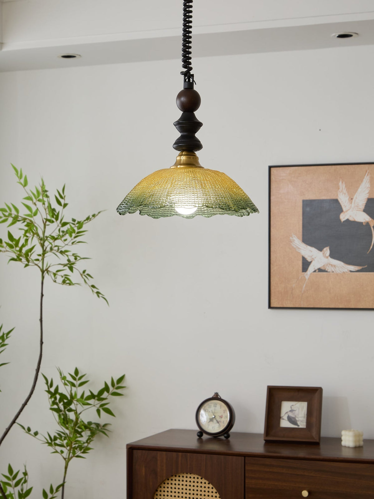 Nydoreth elegant vintage kunstnerisk pendellampe i træ