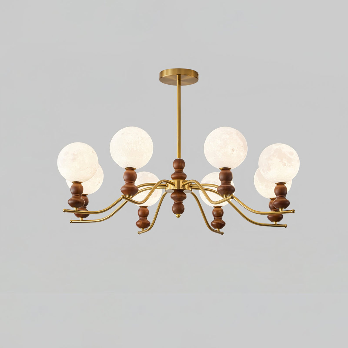 Lustre Elvivira elegante em latão e madeira, com globo lunar