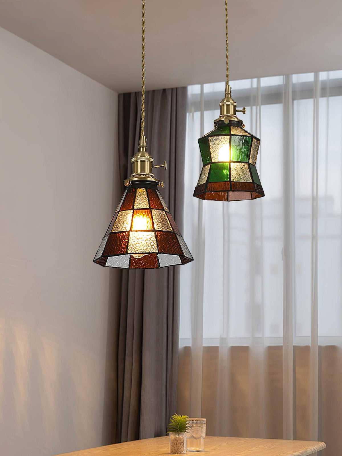 Livel ylellinen messinkiriippuvalaisin