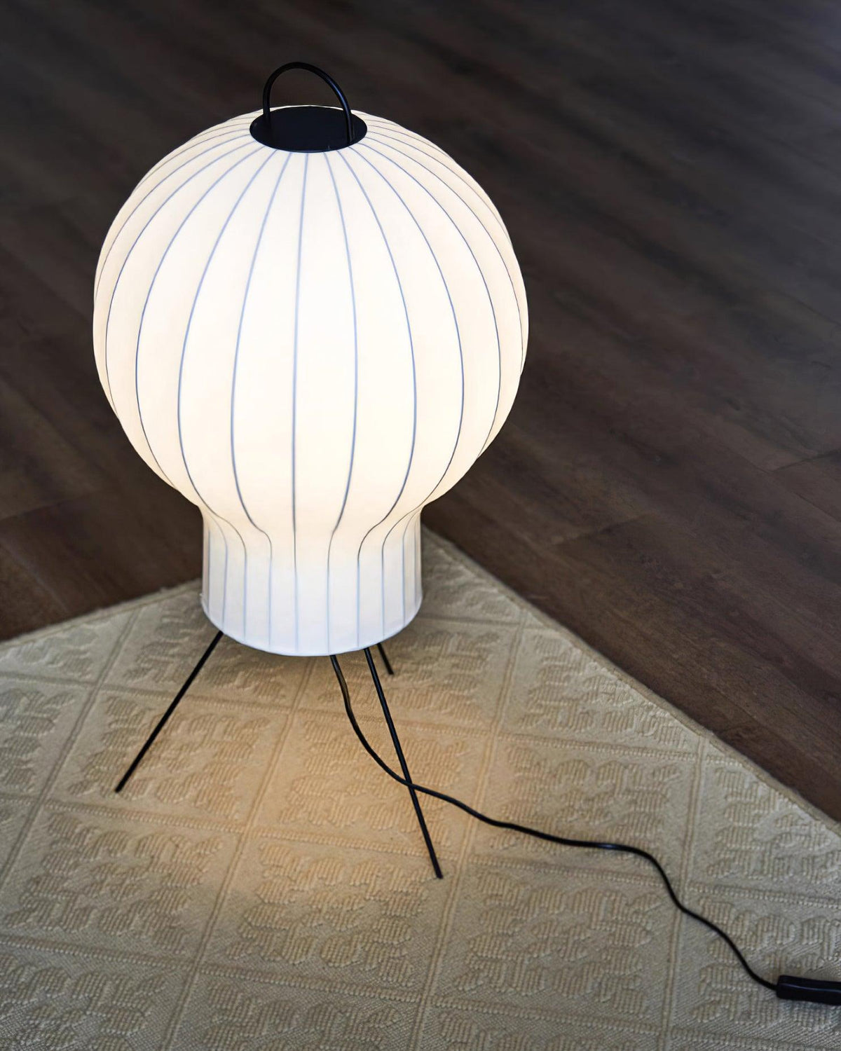 Candeeiro de pé Balloon minimalista em seda