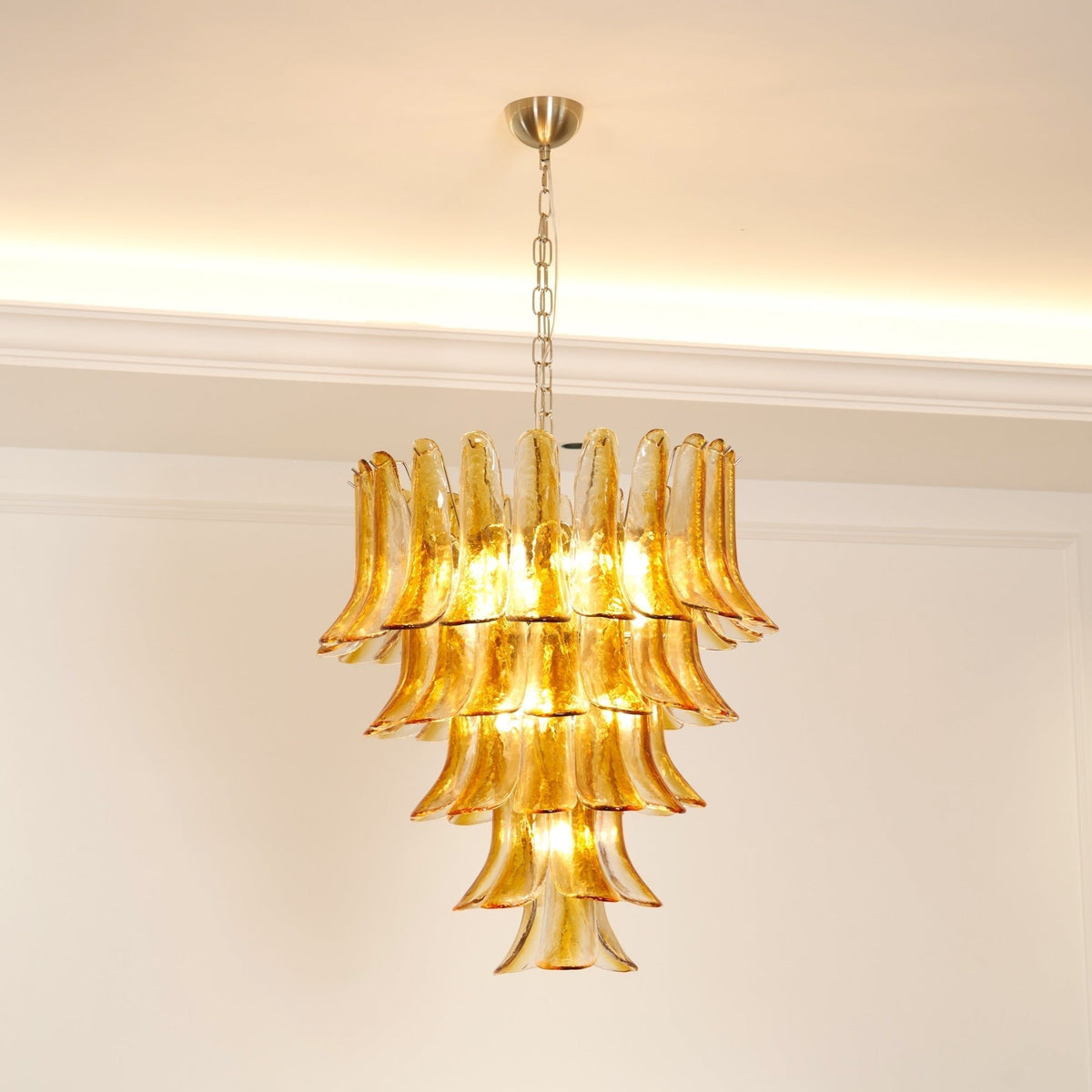 Lustre em vidro Murano âmbar com lírios em camadas, peça central Liorisissa
