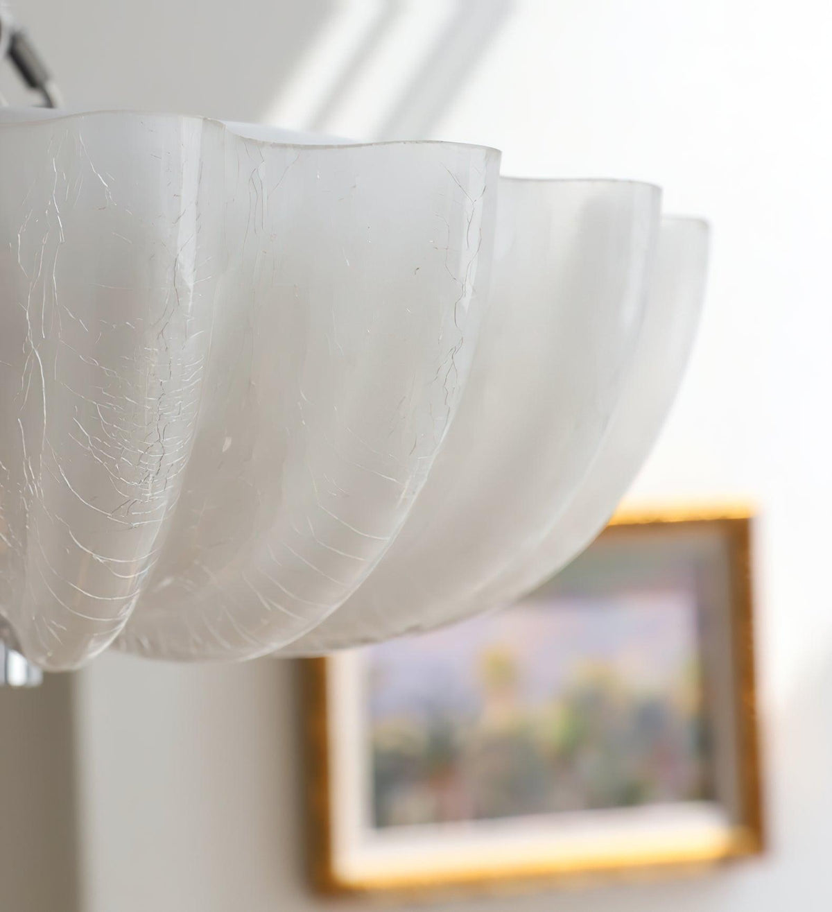 Urelis taklampa i handblåst Murano-glas, inspirerad av snäckskal