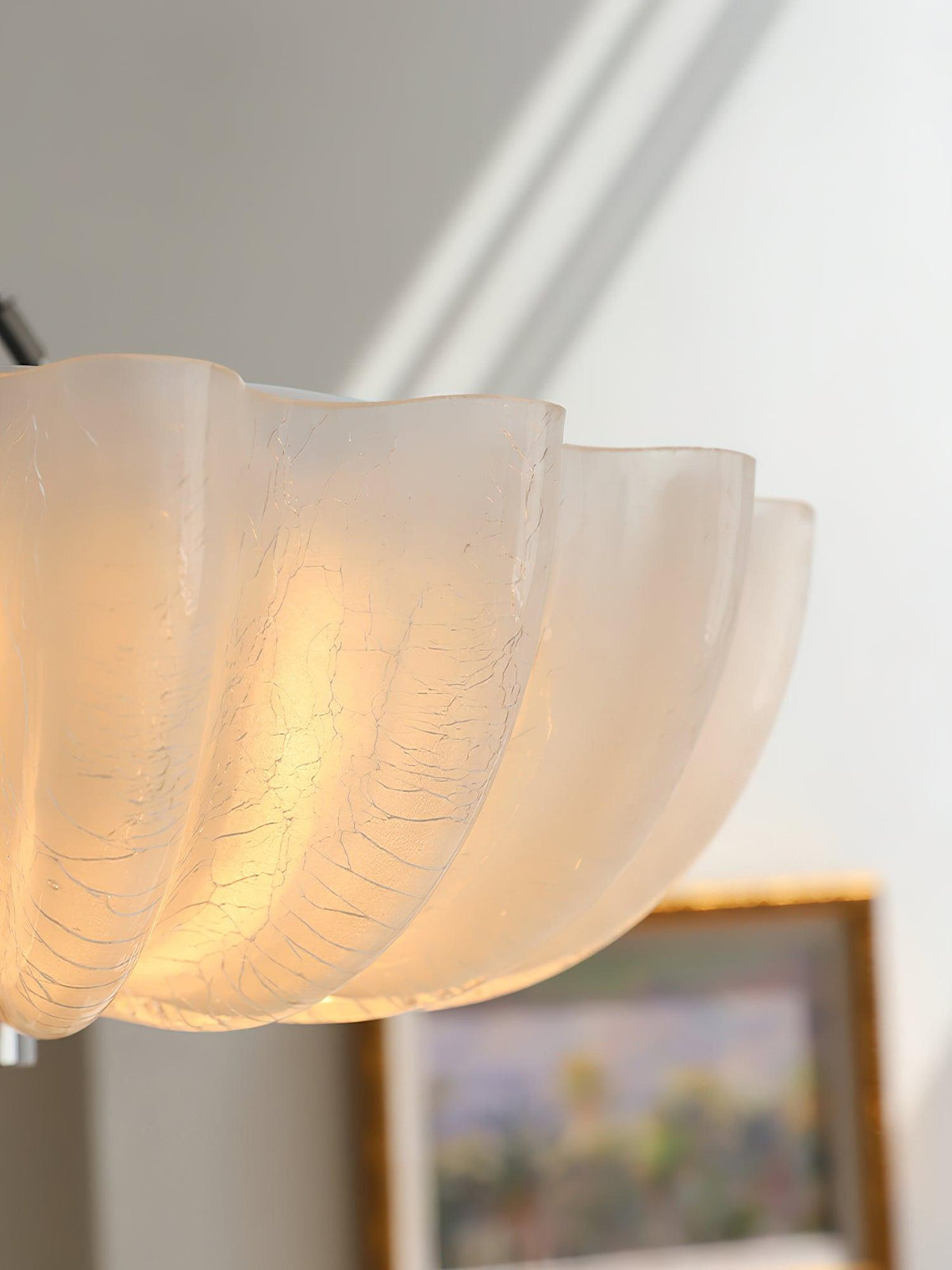 Urelis taklampa i handblåst Murano-glas, inspirerad av snäckskal