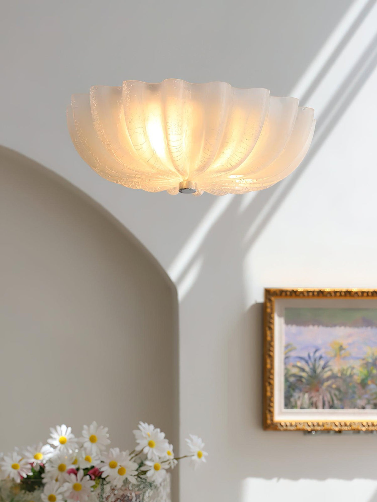 Urelis taklampa i handblåst Murano-glas, inspirerad av snäckskal