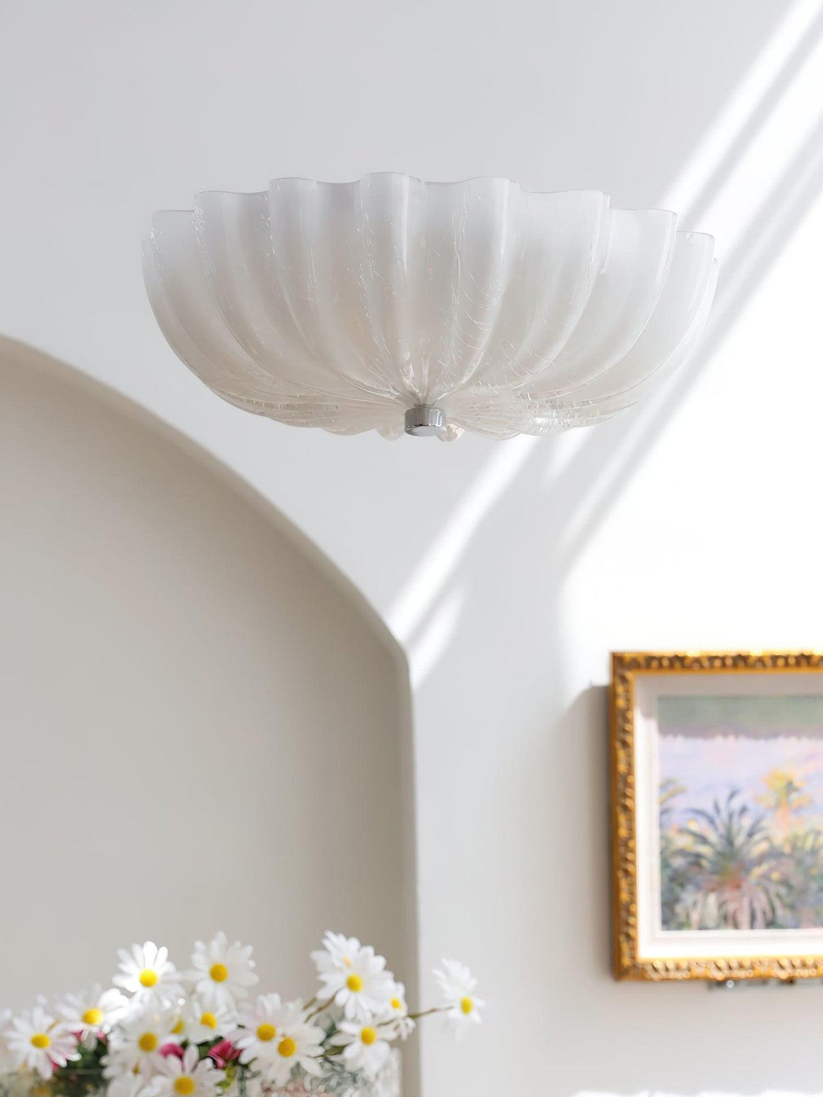 Urelis taklampa i handblåst Murano-glas, inspirerad av snäckskal