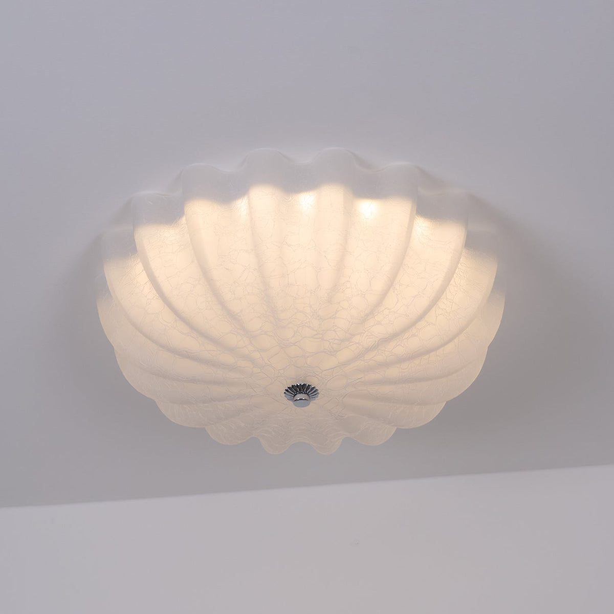 Urelis taklampa i handblåst Murano-glas, inspirerad av snäckskal