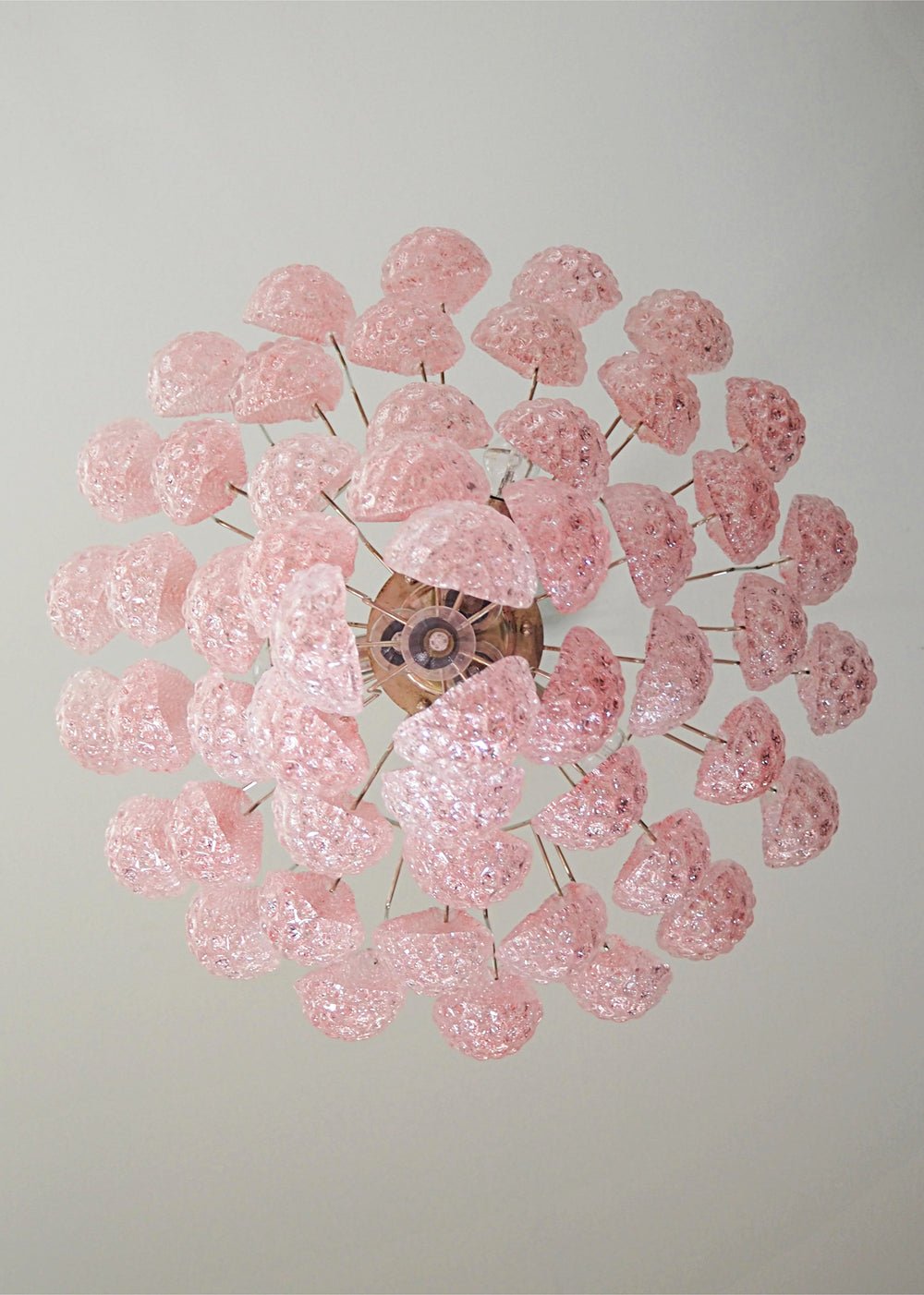 Lustre em vidro Murano rosa com gotas em cascata e padrão de diamantes Veliena