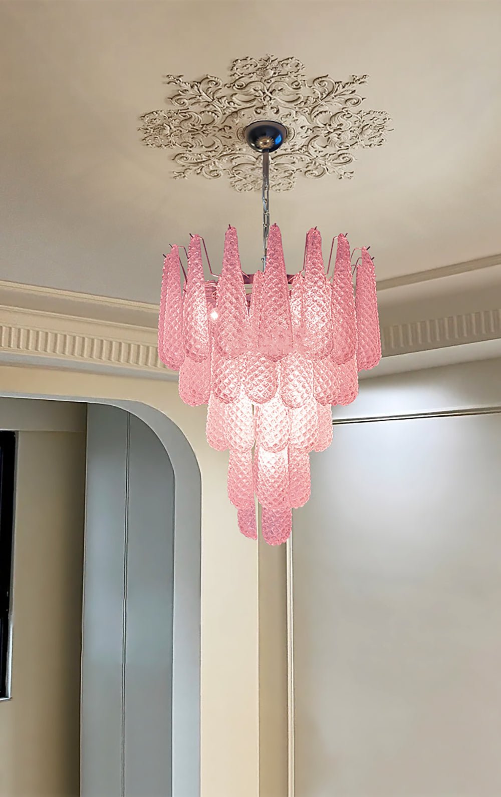 Lustre em vidro Murano rosa com gotas em cascata e padrão de diamantes Veliena