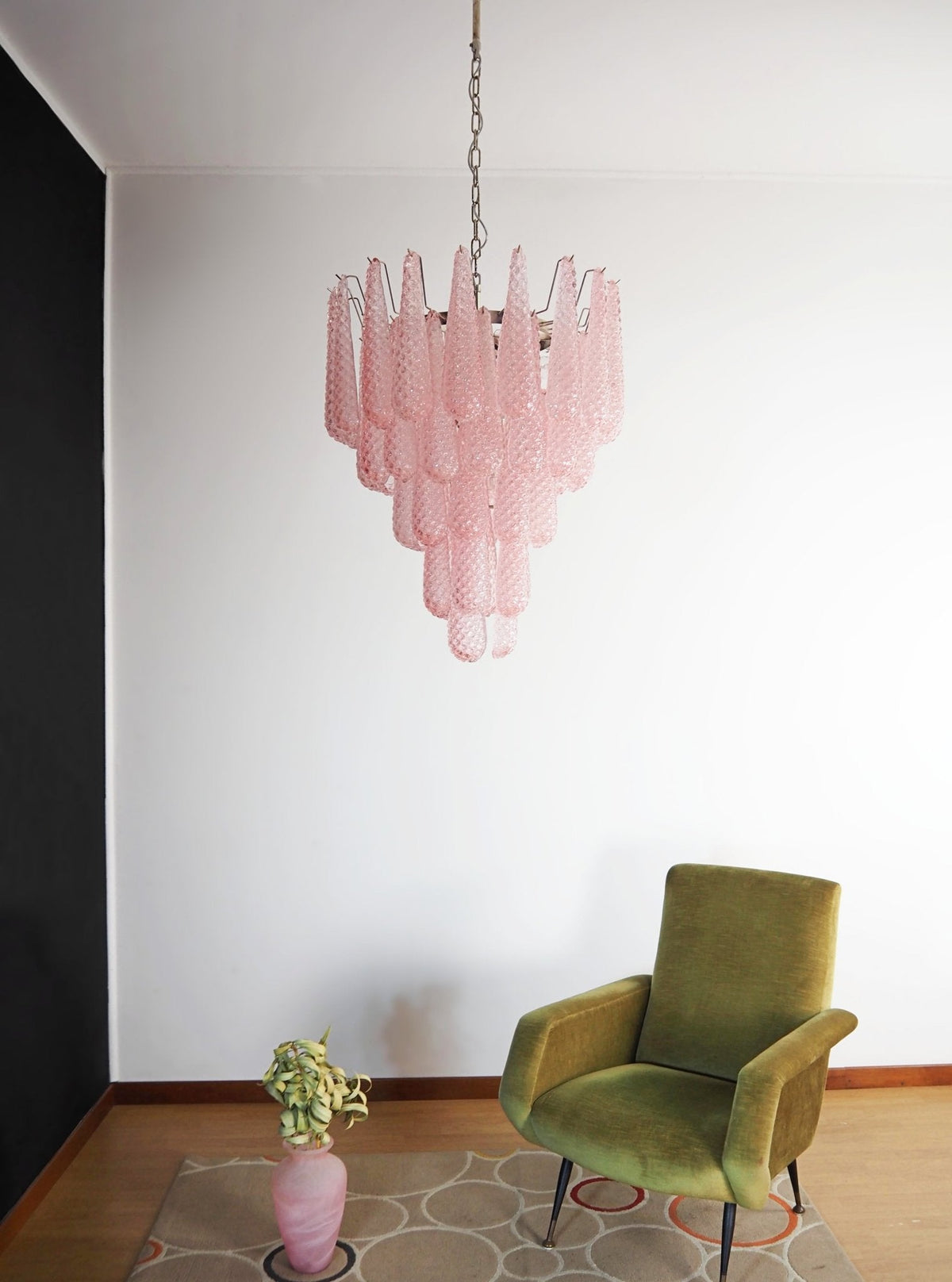 Lustre em vidro Murano rosa com gotas em cascata e padrão de diamantes Veliena