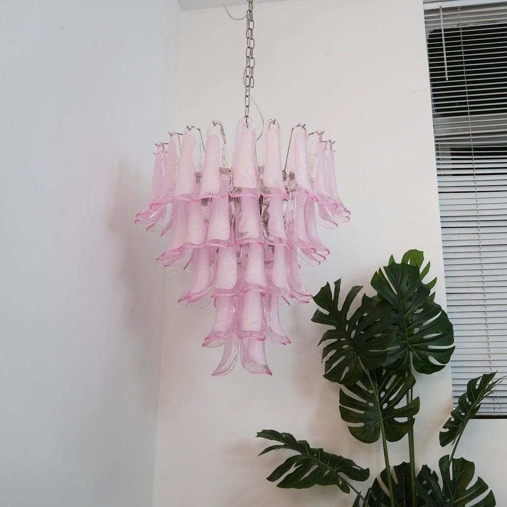 Velorira kristallkrona med rosa kronblad av Muranoglas och kaskad