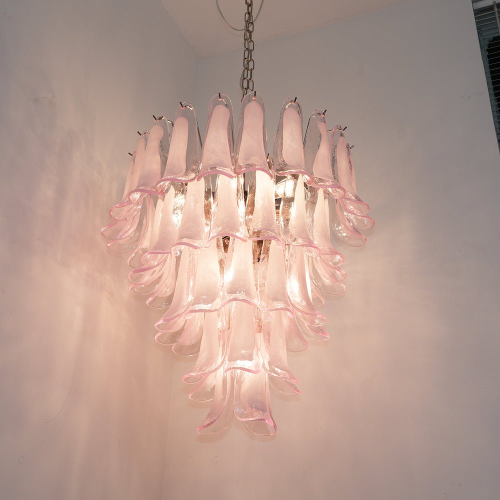 Velorira kristallkrona med rosa kronblad av Muranoglas och kaskad