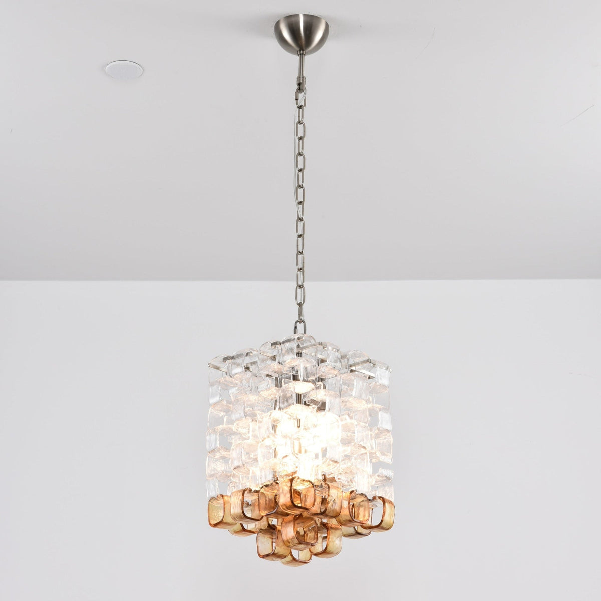 Orielis lysekrone i Murano-glas med sammenflettet geometrisk design