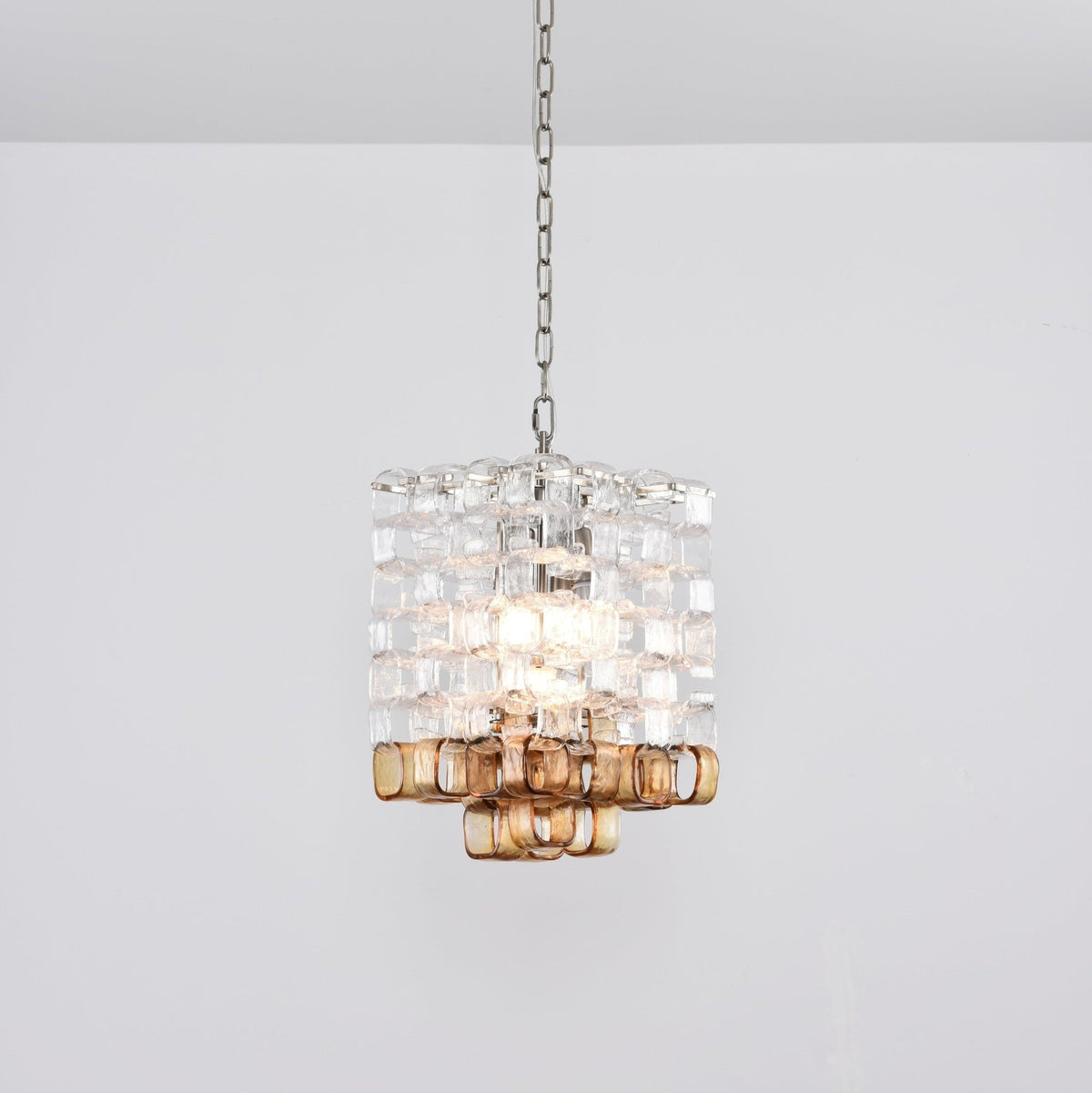 Orielis lysekrone i Murano-glas med sammenflettet geometrisk design
