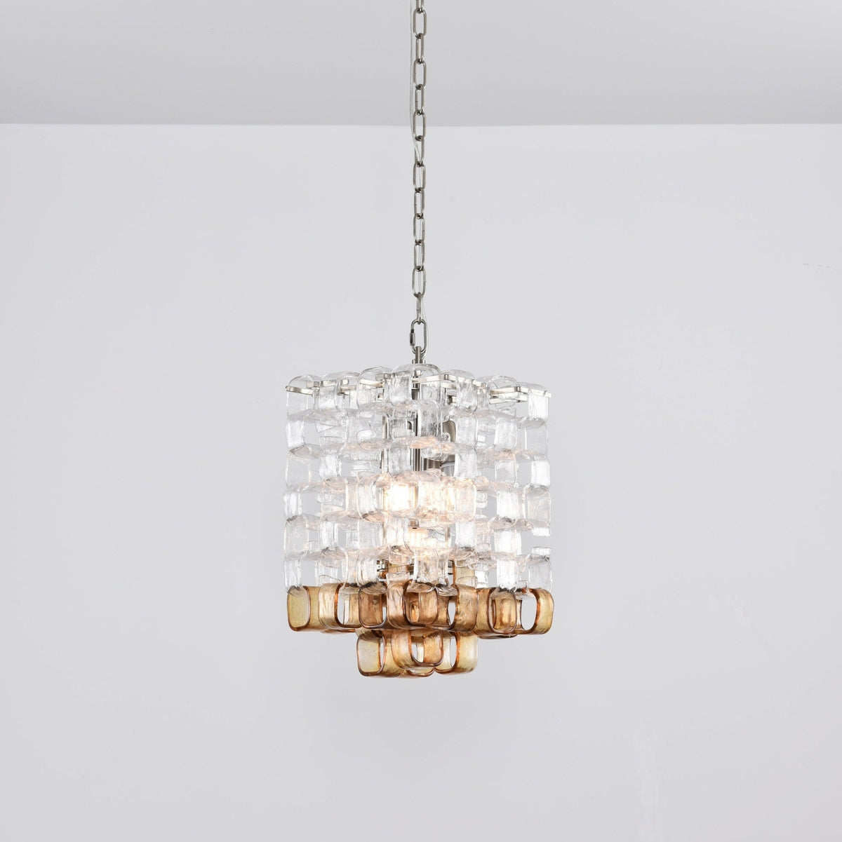 Orielis lysekrone i Murano-glas med sammenflettet geometrisk design