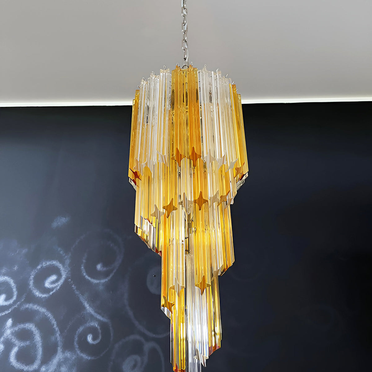 Reninelle-kattokruunu, spiraali, vaaleanpunainen prisma, porrastettu