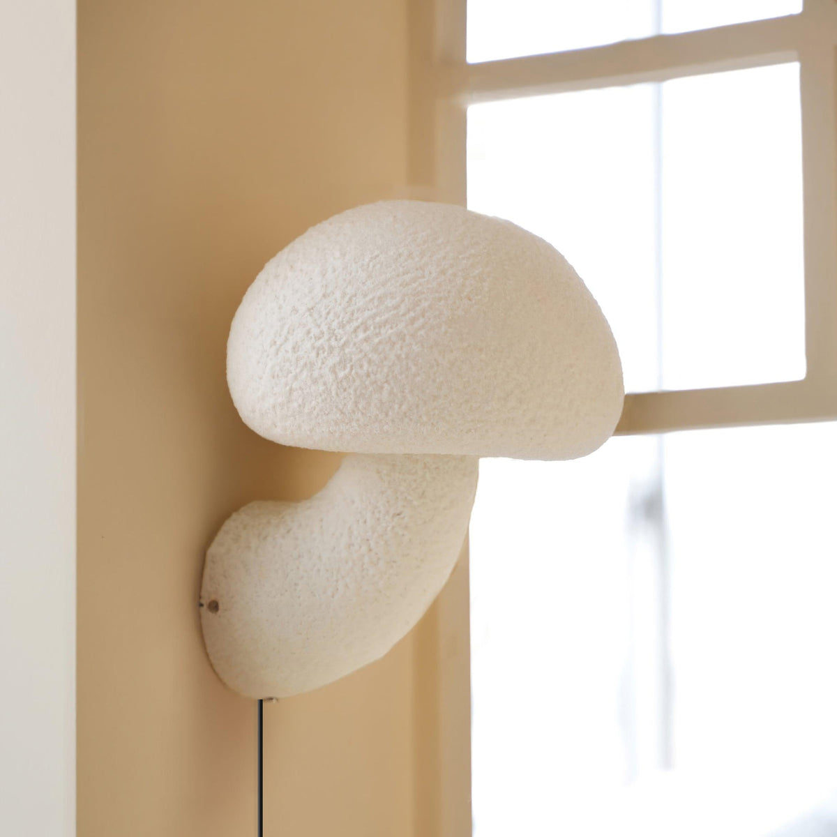 Mylo svampformad vägglampa i harts med stickpropp