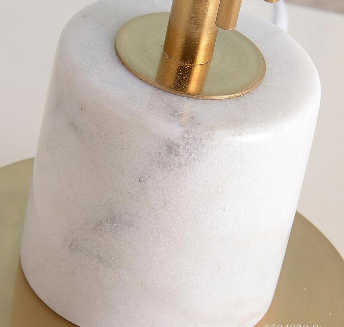 Opus Art Deco-bordlampe i marmor