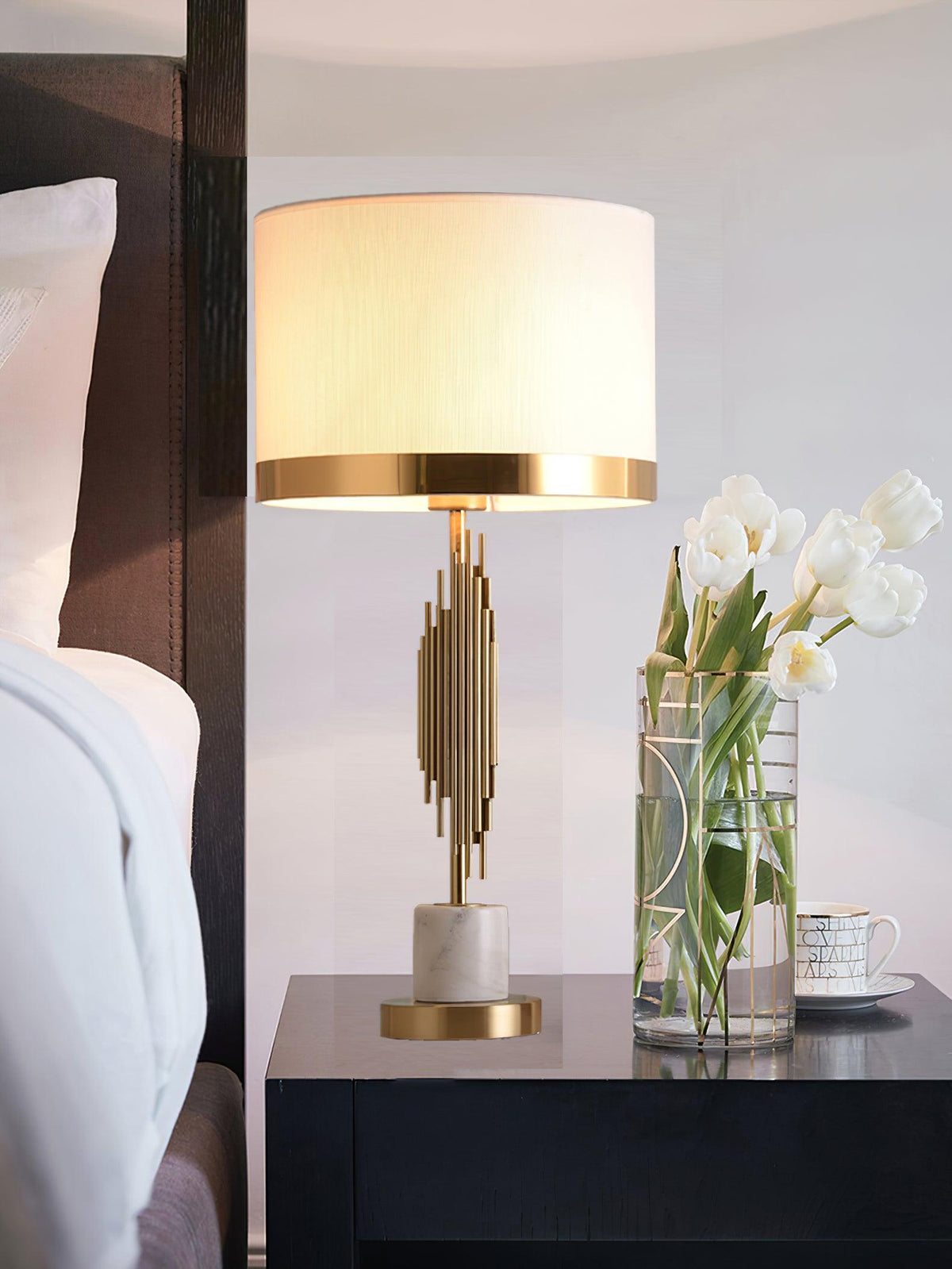 Opus Art Deco-bordlampe i marmor